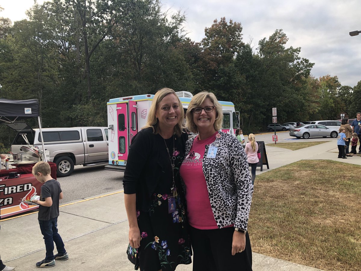 Loved our joint book fair with Crestwood!  ⁦<a href="/lindsayporzio/">Lindsay Porzio</a>⁩ #oneCCPS