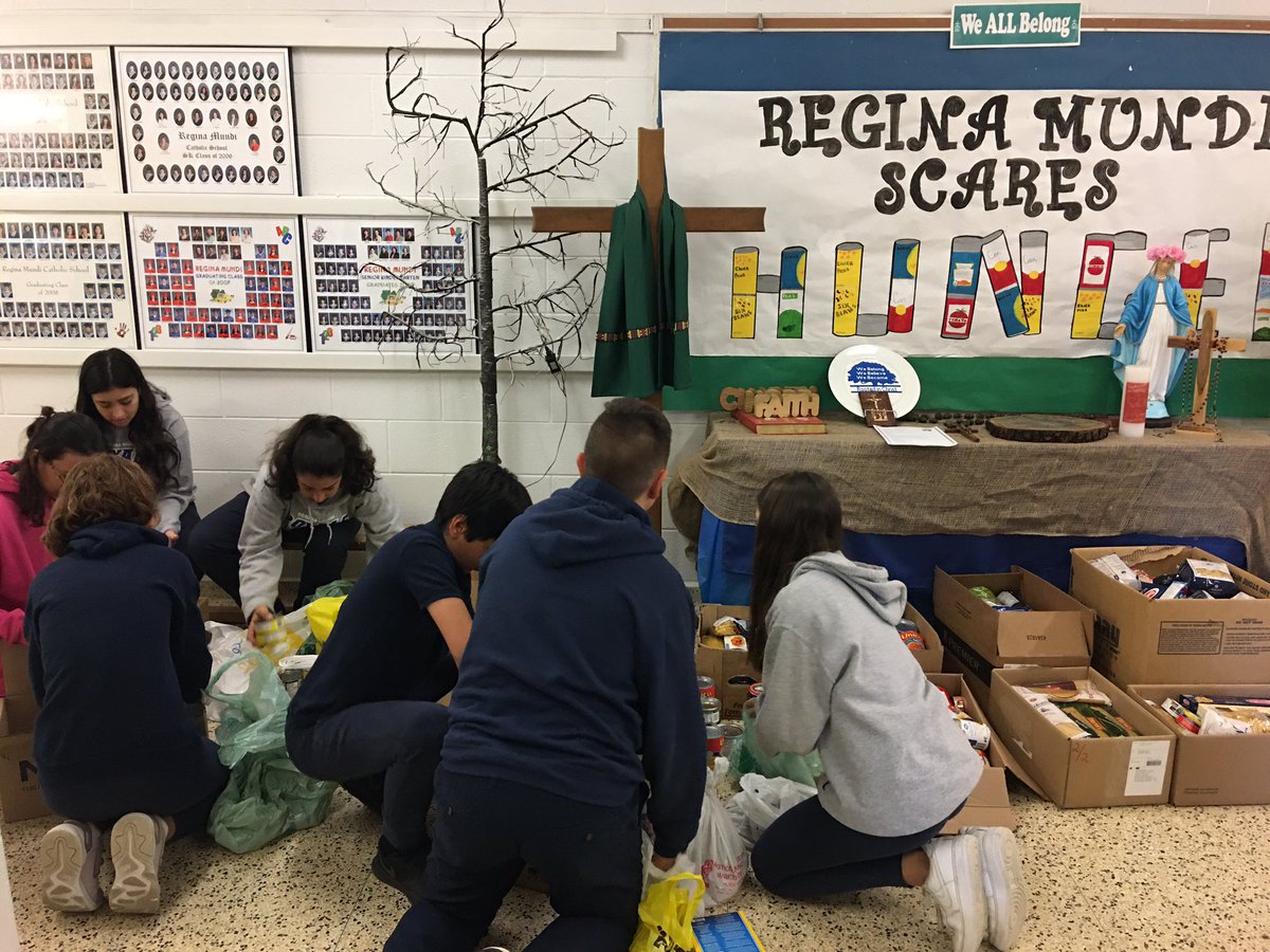 reginamundices's tweet photo. Our student leaders packing food donations for @stfrancistable2 . Thank you @reginamundices families for donating generously to our food drive. @TCDSB @mariarizzo @campbes03 https://t.co/On2BRDSqGU