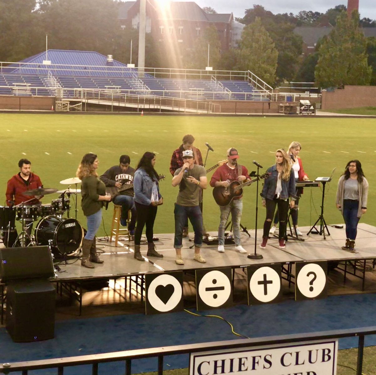 NorthRowanFCA's tweet photo. What a tremendous night of worship, testimonies and truth! #fieldsoffaith2019 #rowanfca #rocofca #northrowanfca #truenorth #letsgo https://t.co/SZh92MESr6