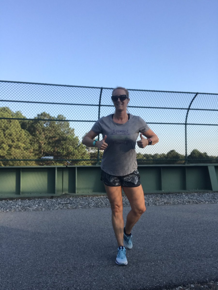 5k_chick's tweet photo. Hump Day 5k over Highway before running on highways 🛣 Saturday during the Columbus Day Relay #howimettheserunners #runforgood #sauconyrunning #runinstyle😎 #goodrsunglasses #RunCSU #Runhappy https://t.co/652NAaT1ak