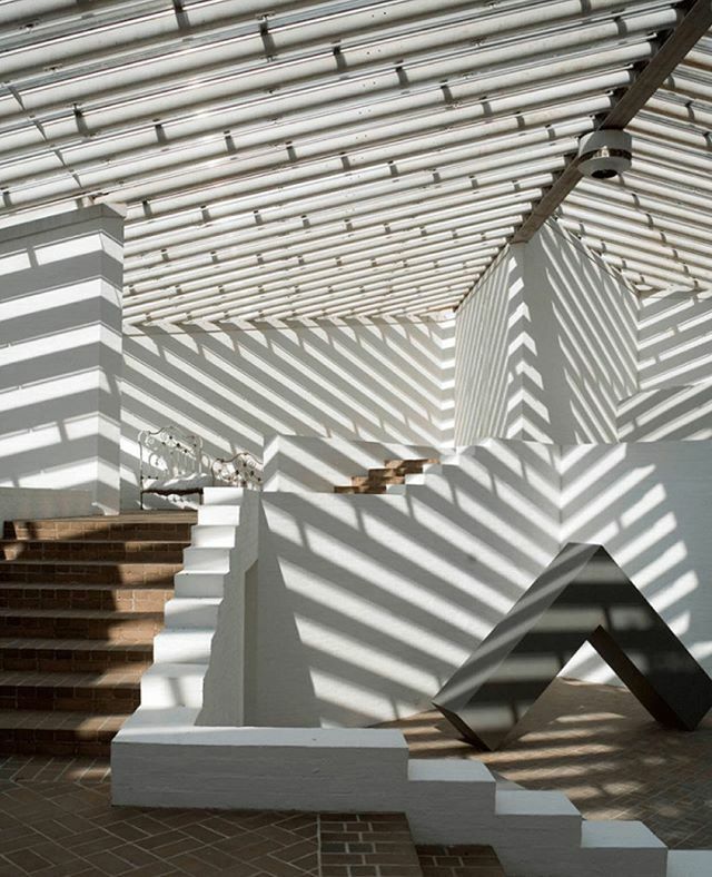 Glass House by American architect, Philip Johnson in New Canaan, CT. @pjglasshouse Photo by: Brendon Avalos .
.
. .
.
. .
. . . #architecture #modernarchitecture #newcanaan #newcanaanct #ludwigmiesvanderrohe #philipjohnson #glasshouse ift.tt/322jj0x