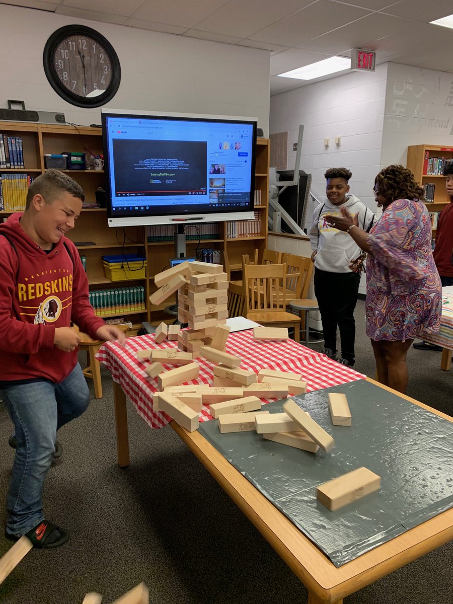 WMS_Library1's tweet photo. ⁦@woodbridge_ms⁩ ⁦@1PrincipalOwens⁩ had some tough game challengers for #LibraryOutLoud today! ⁦@PWCSNews⁩ #PositivelyPWCS https://t.co/63qoULyAan