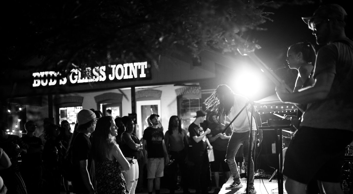 Optimystical_'s tweet photo. Almost the big 1 year anniversary of the Seafoam Stage at Bud's every First Friday! Make sure to come out next month (Nov 1st) for a bunch of free giveaways, great local artists, and some incredible tunes! 

@BudsGlassJoint @downtownphoenix @RooseveltRowCDC https://t.co/Ok7gOAxQSk