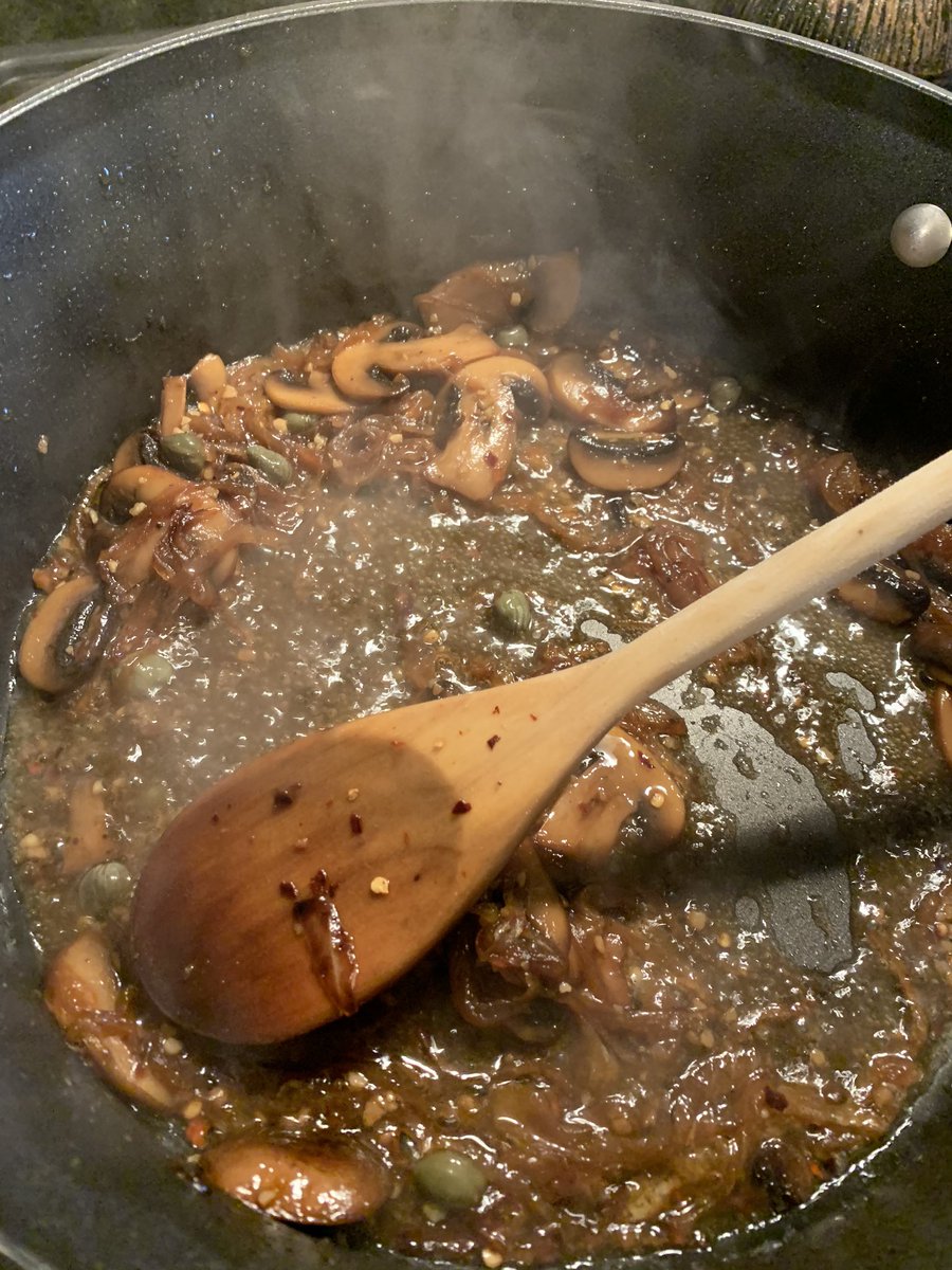 JaredCooksFood's tweet photo. #Pasta with #caramelizedonions #mushrooms #redpepperflakes #garlic #capers #oliveoil #moscatowine #saltandpepper #breakingthefastwithstyle #juniorchef #jaredcooksfood https://t.co/nWdHz7CsXD