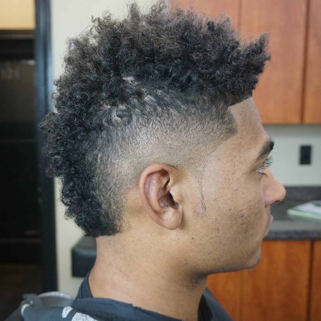 19varis90's tweet photo. https://t.co/JhWN2DdGx3 #cutbyvaris #styleseat #mohawk #mohawkfade #burstfade #barberstylist #phreshcut #Jacksonville #florida #bookme #designercut #barbersuite #summercut #haircuts #fades #barber #haircut #vshape #naturalhairstyles #hiddenlegendsbarbershop #foehawk #spongelook https://t.co/mzzf7jCJTr