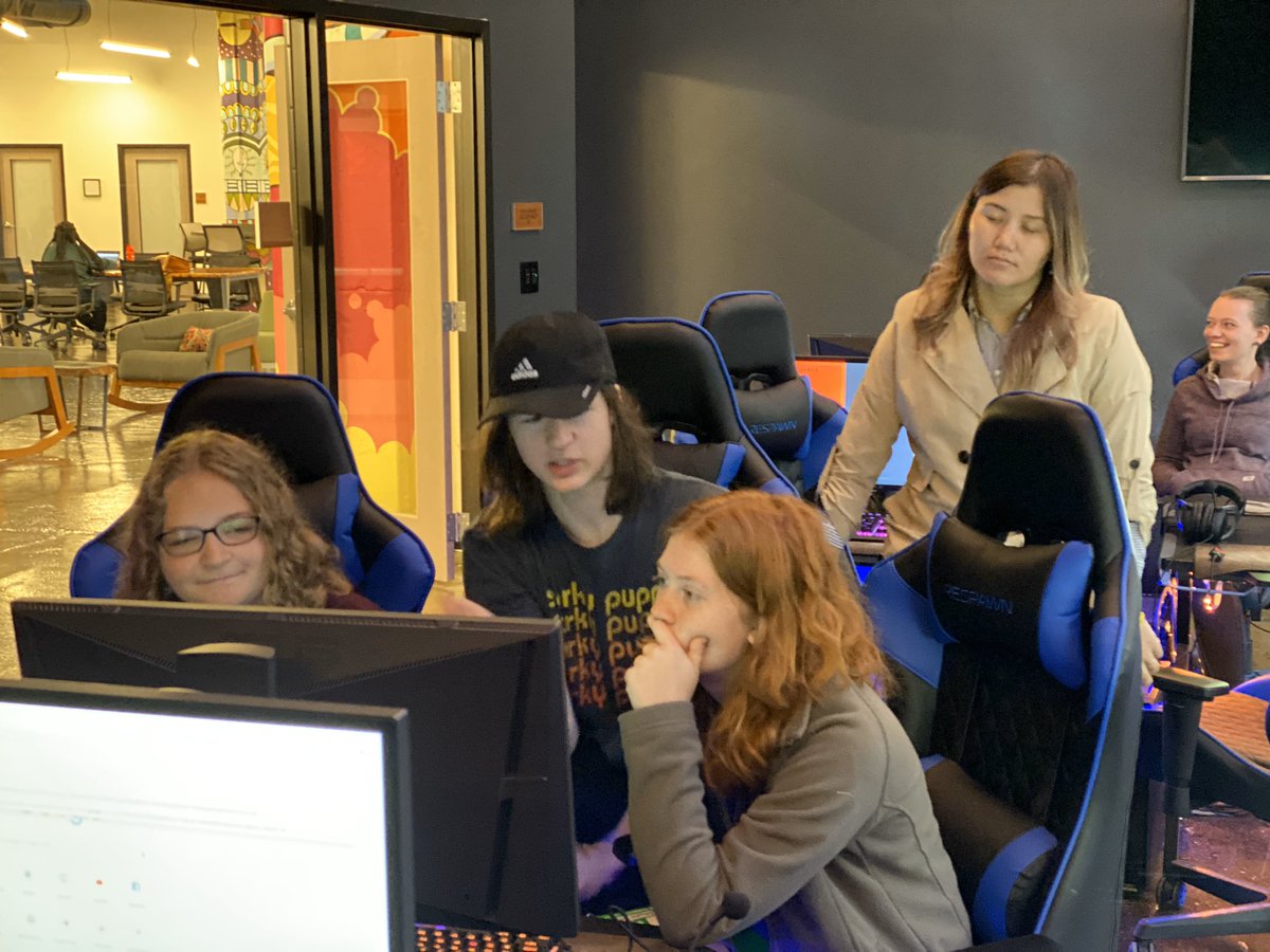 Worked with some incredible HHS students today building AR content to help a community organization of choice! <a href="/NewTerritoryAR/">New Territory</a> w/ <a href="/aussieandrew/">Andrew Robitaille </a> and thanks to <a href="/GARFoundation/">GAR Foundation</a> for making it possible!