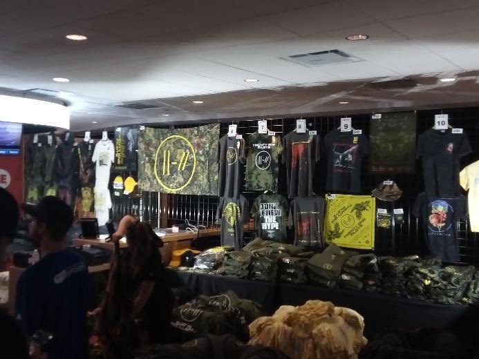 banditourlive's tweet photo. New merch! #BanditoTampa  📸 @happydappysap https://t.co/jXSkmFzuxM