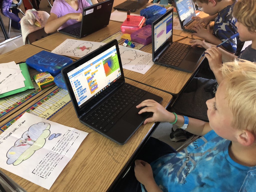 herbertjen23's tweet photo. Ss working on coding their maze games!@RoundHillES https://t.co/2oVXKj61gV