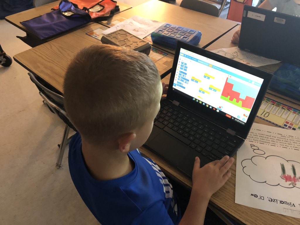 herbertjen23's tweet photo. Ss working on coding their maze games!@RoundHillES https://t.co/2oVXKj61gV