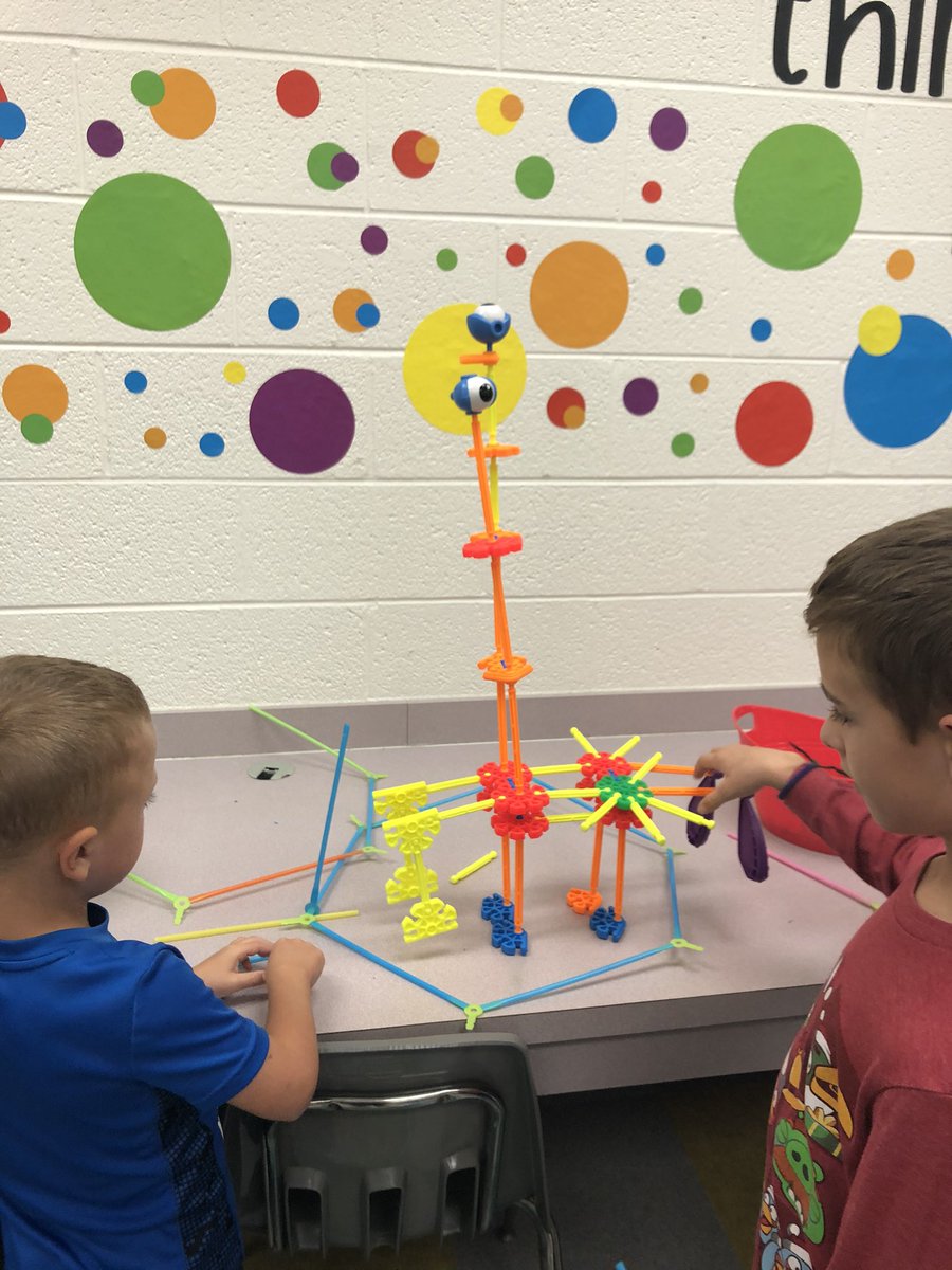 herbertjen23's tweet photo. Ss creating and building creature catchers in the innovation lab. @RoundHillES https://t.co/GkEURu5uMJ