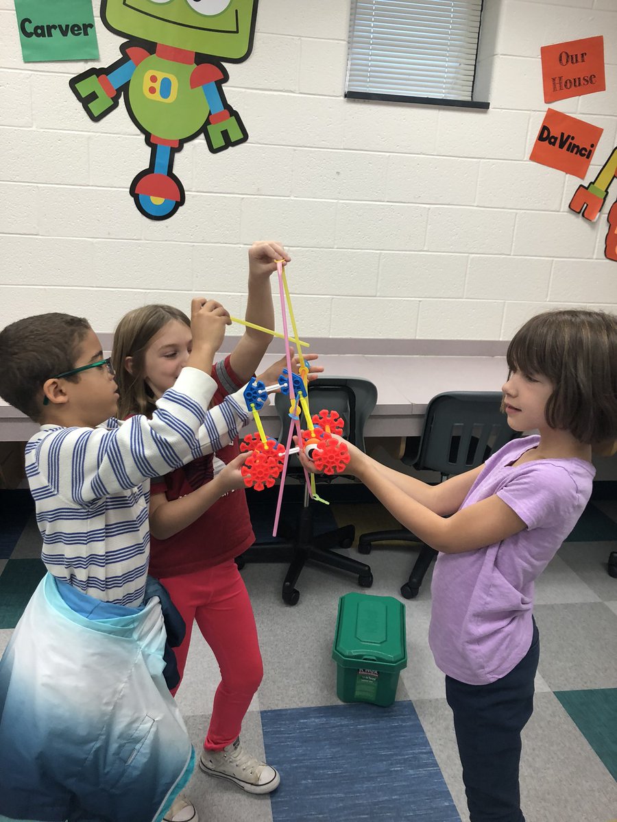herbertjen23's tweet photo. Ss creating and building creature catchers in the innovation lab. @RoundHillES https://t.co/GkEURu5uMJ