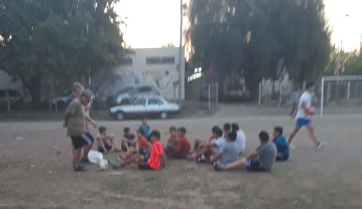 CarlosMaizon's tweet photo. #AcaEstamos en el limite con Malvinas Argentinas, en Gral. Arenales hoy visitamos un amigo Alejandro Vergara  Presidente del Centro Vecinal, donde presenciamos la practica de arenales FC. Y conversamos con vecinos. https://t.co/UDhbCTwSmK