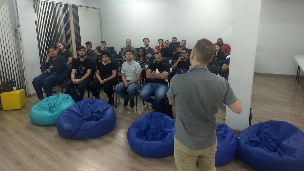 nodejspoa's tweet photo. Pessoal presente no 18° #Meetup de #NodeJS na @KingHost. https://t.co/TkhfapP3uF