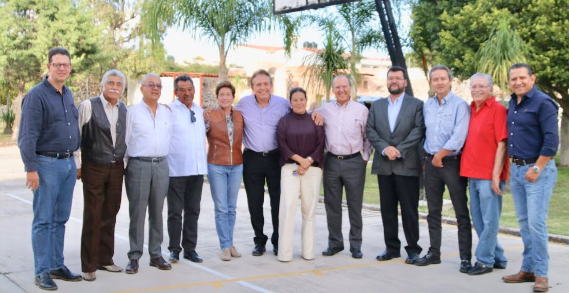Jorge_Meade's tweet photo. Reconozco en los  Expresidentes del ⁦@PRIQueretaroCDE⁩ su compromiso y lealtad al partido como sus propuestas para fortalecer el trabajo institucional con la militancia
⁦@alitomorenoc⁩  ⁦@caroviggiano⁩  ⁦@MarianoGlzA⁩ ⁦@Juanqro⁩ ⁦@PRI_Nacional⁩ https://t.co/bf1awjUz07