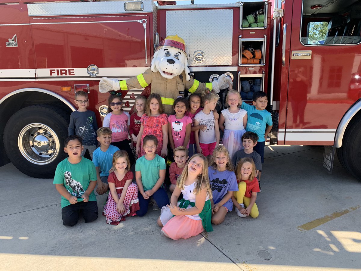 BrandeeJmorvent's tweet photo. First grade ay Herff has had a busy week. A visit to the fire station and positive post-it note day! We can’t wait to see what tomorrow brings! #herffhawks #WeAreBoerneISD https://t.co/FTGL2duLlN