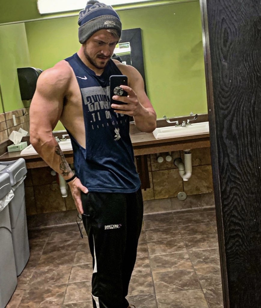AskingMatt13's tweet photo. 🔥🔥New Post! Back at it again!! LimitlessFitness13 on IG🔥🔥 https://t.co/kRKCXnpWYf