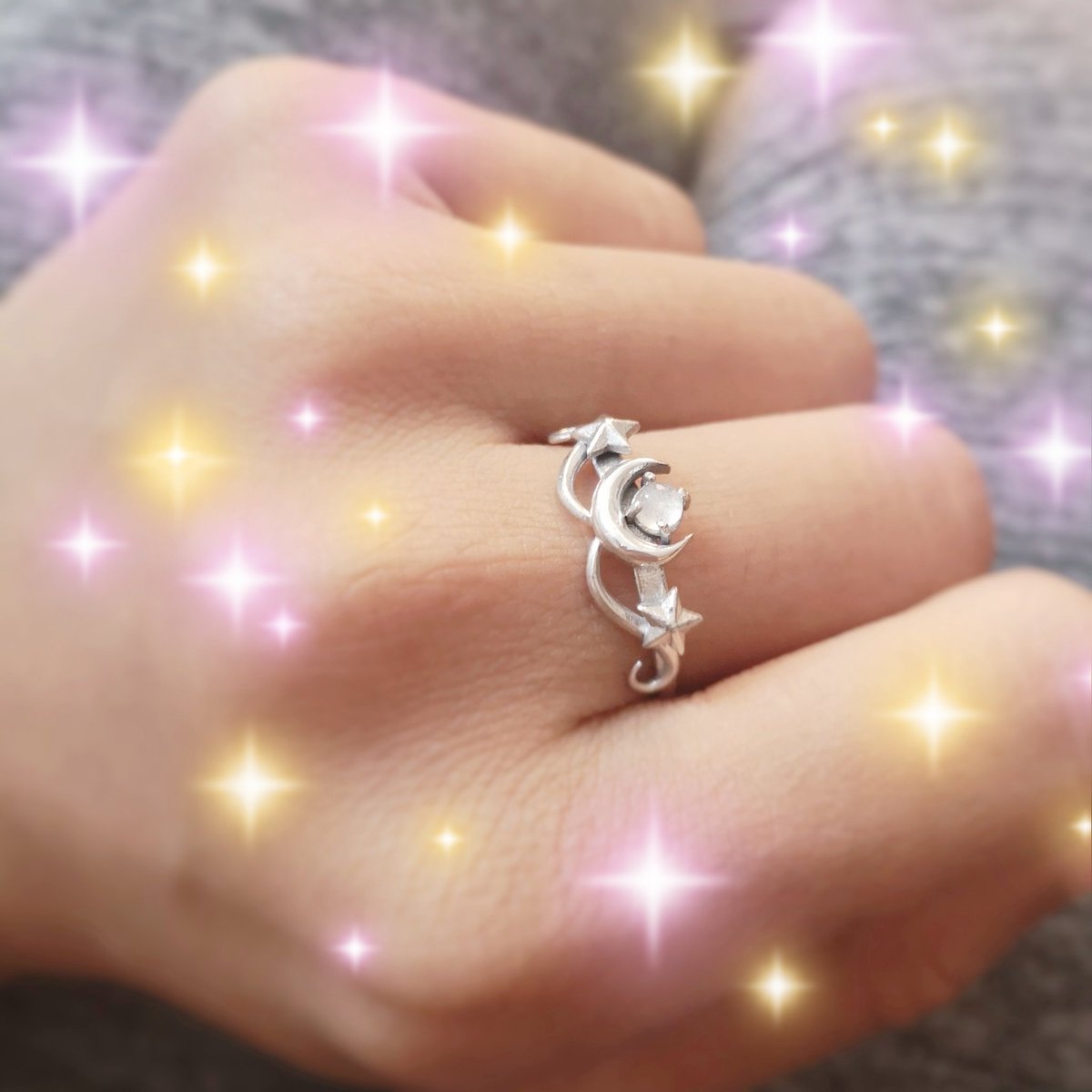 ✨💍GIVEAWAY💍✨!!

Oopsies! I accidentally made this ring a bit too big for myself!

So.. let's do a giveaway! 
Like + RT this tweet and follow me for a chance to win this magical girl inspired ring! It's size 7 and 1/2, and made of sterling silver and moonstone! Ends the 20th!