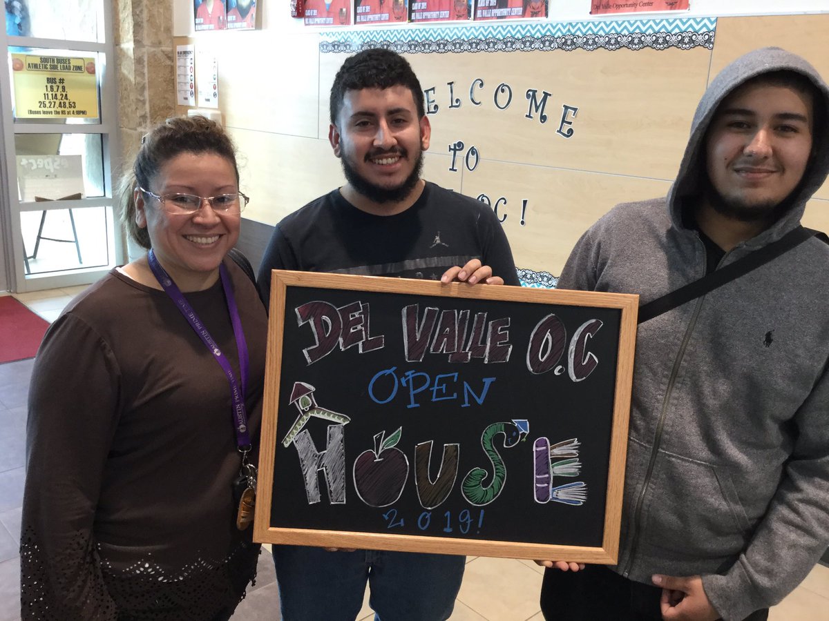 DVISD_OC's tweet photo. #DVOC LOVES❤️ #ParentInvolvement #FamilySupport #InstaFuture https://t.co/pjCtZdVMCy