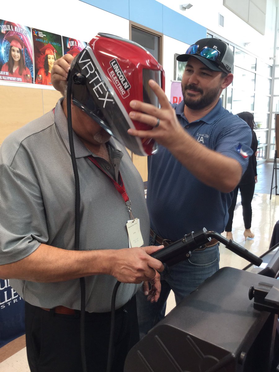 DVISD_OC's tweet photo. Principal Macias tries #VRWelding with Local 286 Great Job #SuperPrincipal https://t.co/autDUu1Vho