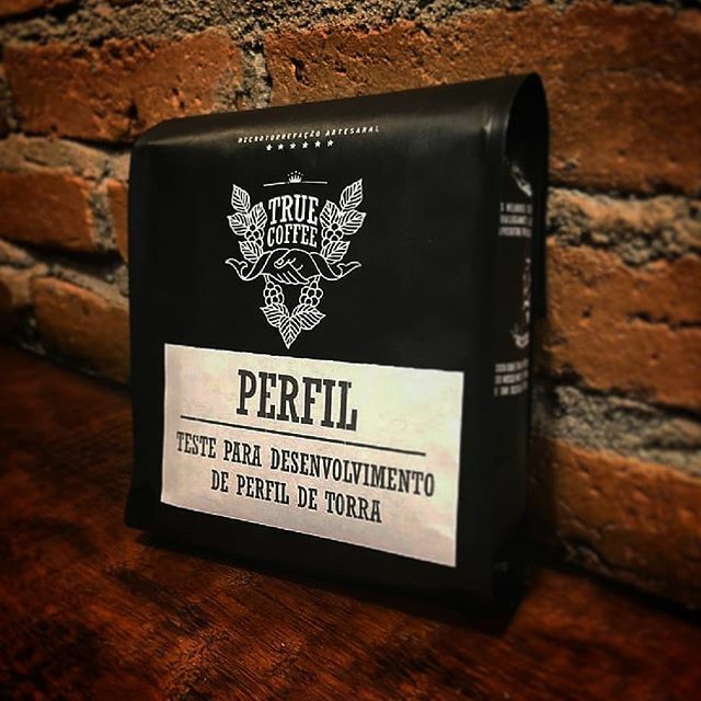 Toda vez que recebemos cafés novos, desenvolvemos vários perfis de torra, afim de escolhermos qual perfil mais nos agrada. Os outros perfis desenvolvidos serão vendidos nas nossas unidades, por um preço mais acessível. Uma boa maneira de mostrar como o p… ift.tt/2MrxaXJ