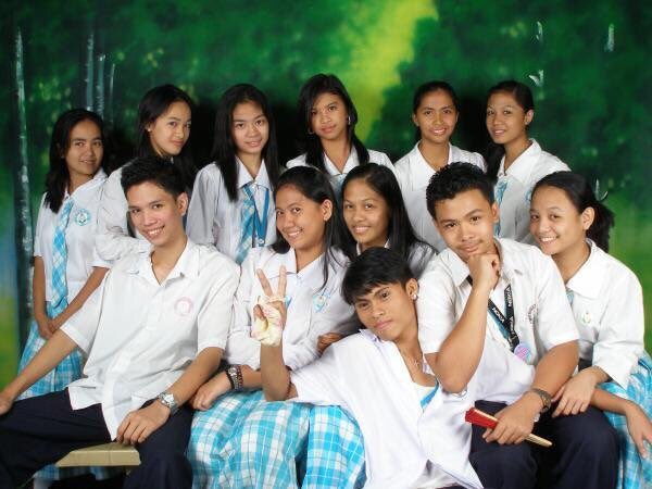 cabasbasJ's tweet photo. Mga panahon na studio ang kinahiligan naming magpapicture 😂 #hslife https://t.co/Nepsdgow32