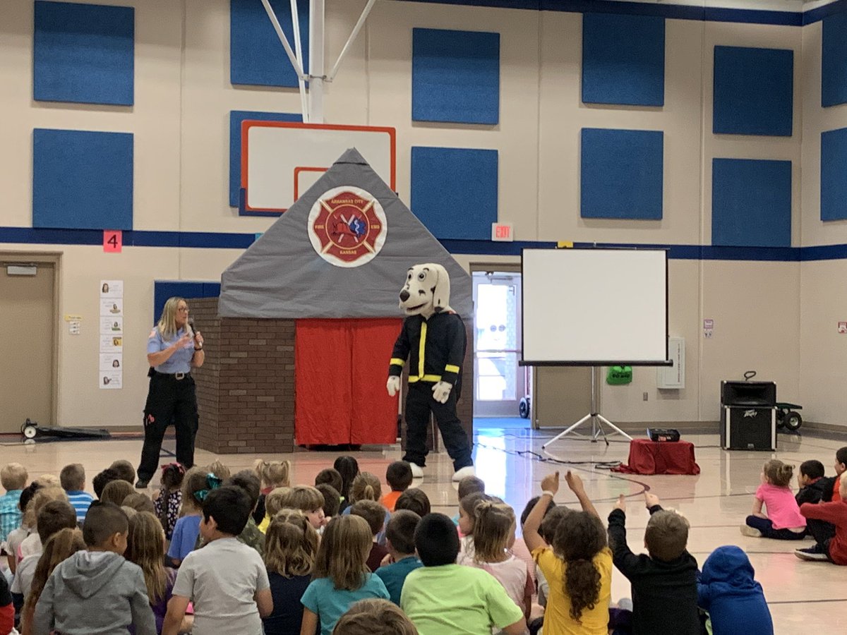 ScottIXL4's tweet photo. Had a great day learning about fire safety! https://t.co/3U1wZLCB5k