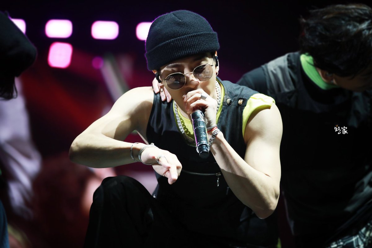 Wangga0328's tweet photo. (HQ)191008 𝙆𝙀𝙀𝙋 𝙎𝙋𝙄𝙉𝙉𝙄𝙉𝙂 𝙄𝙉 𝘼𝙈𝙎𝙏𝙀𝙍𝘿𝘼𝙈 🇳🇱Born to be a singer💪🏻
@JacksonWang852 
#jacksonwang #잭슨 #王嘉爾
#GOT7    #갓세븐    #GOT7WORLDTOUR         #GOT7_KEEPSPINNING https://t.co/LFSWlRISOm