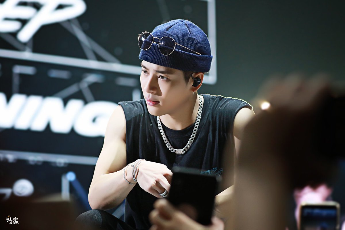 Wangga0328's tweet photo. (HQ)191008 𝙆𝙀𝙀𝙋 𝙎𝙋𝙄𝙉𝙉𝙄𝙉𝙂 𝙄𝙉 𝘼𝙈𝙎𝙏𝙀𝙍𝘿𝘼𝙈 🇳🇱 얼굴  미쳤다고 ㅠㅠㅠ 잘 생겼다고 ㅠㅠ😭😭😭
@JacksonWang852 
#jacksonwang #잭슨 #王嘉爾
#GOT7    #갓세븐    #GOT7WORLDTOUR         #GOT7_KEEPSPINNING https://t.co/eMXXtthuw7