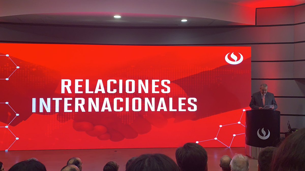 UPCedu's tweet photo. El lanzamiento de la nueva carrera de #RelacionesInternacionales está a cargo de @allanwagnert de la @Academiadiplo #ExígeteUPC #InnovaUPC https://t.co/3SyhWQKLJZ