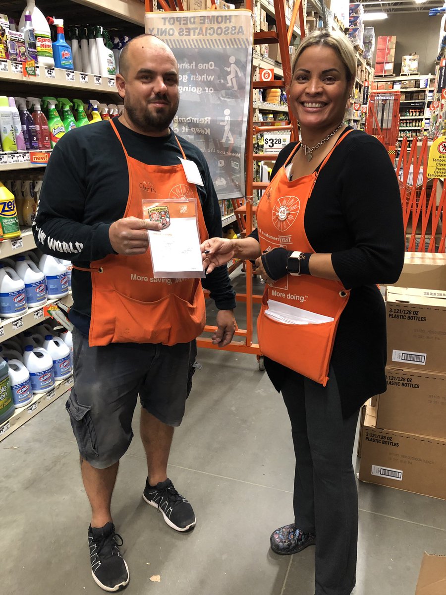 HBullard13's tweet photo. Carmen D28 DH at 6236 recognizing New associate Chris with his first homer award for an excellent job on tonight’s #MODBlitz on cleaning. @hmalak @6236SM @maria_gianos @KyleRagaglia @MateGerry @HD6236 https://t.co/mKmJm1Mixr
