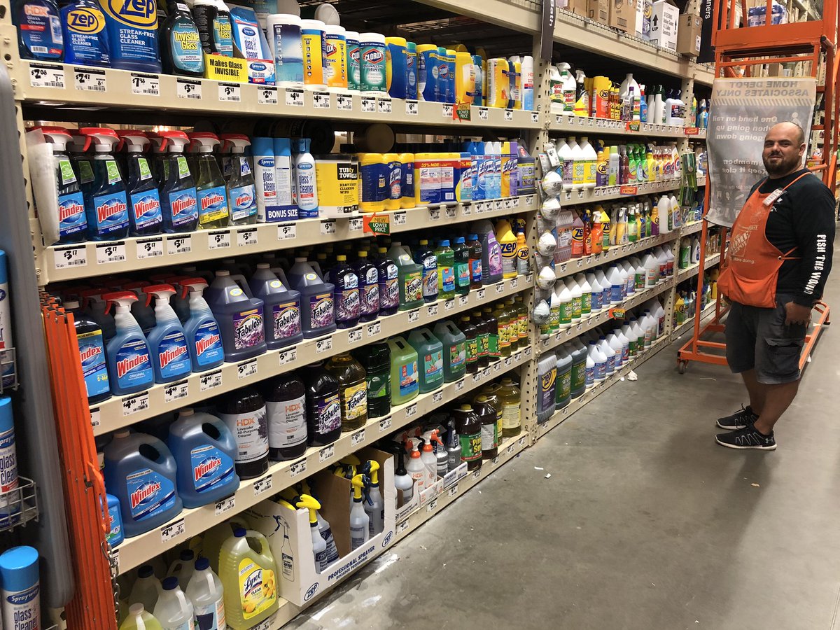 HBullard13's tweet photo. Carmen D28 DH at 6236 recognizing New associate Chris with his first homer award for an excellent job on tonight’s #MODBlitz on cleaning. @hmalak @6236SM @maria_gianos @KyleRagaglia @MateGerry @HD6236 https://t.co/mKmJm1Mixr