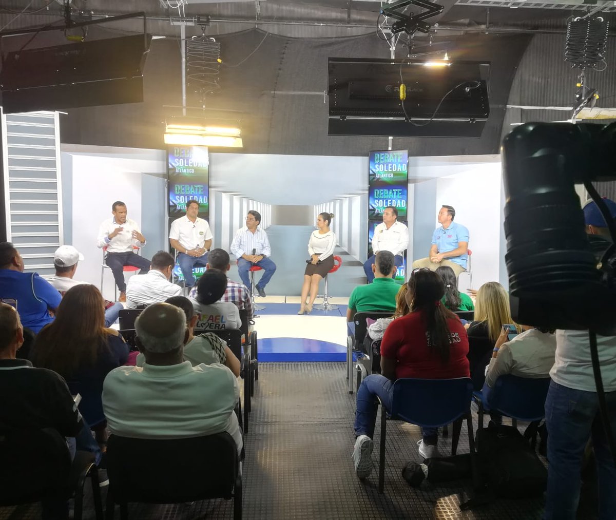 ctvbarranquilla's tweet photo. #DebateSoledad | Estamos en vivo en el Debate con los candidatos a la Alcaldía de Soledad. 📲 Conéctate ya mismo y deja tus preguntas.

#CTVElDebate #Soledad #Atlántico https://t.co/s9R9QIiD4u