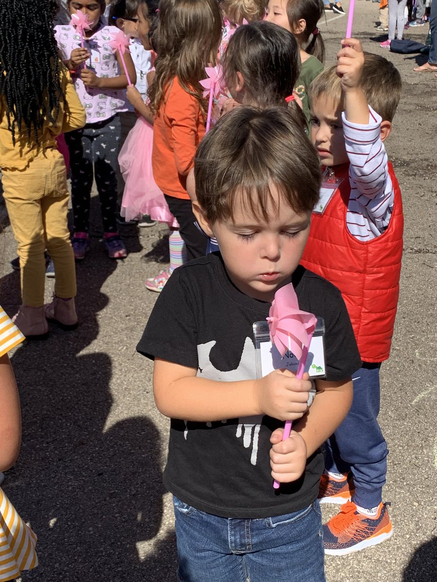 MrsSteel326's tweet photo. We accept the challenge of 40 Days of Kindness! #SophiasChallenge 💗💗💗 https://t.co/v7gnIP9Vuq