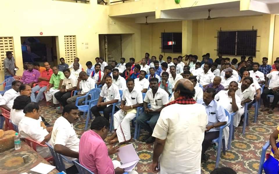 DmkParasu's tweet photo. விக்கிரவாண்டி சட்டமன்ற தேர்தல் காணை வடக்கு ஒன்றிய தேர்தல் அலுவலகத்தில் முன்னாள் அமைச்சர் ஆருயிர் அண்ணன் #எ_வ_வேலு MLA., அவர்கள் கழக முன்னோடிகளுக்கு தேர்தல் பணி குறித்து ஆலோசனை வழங்கினார்..!

@isai_ @evvelu @arivalayam #dmk70 https://t.co/RD8WznZKw3
