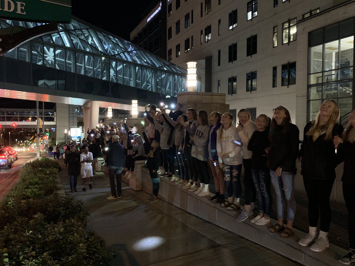 ZEHSChix's tweet photo. So proud of our Chix! We have over 100 ZEHS students participating in DeVos Children’s Hospital’s Project Night Light! https://t.co/DbNfLUZsGe