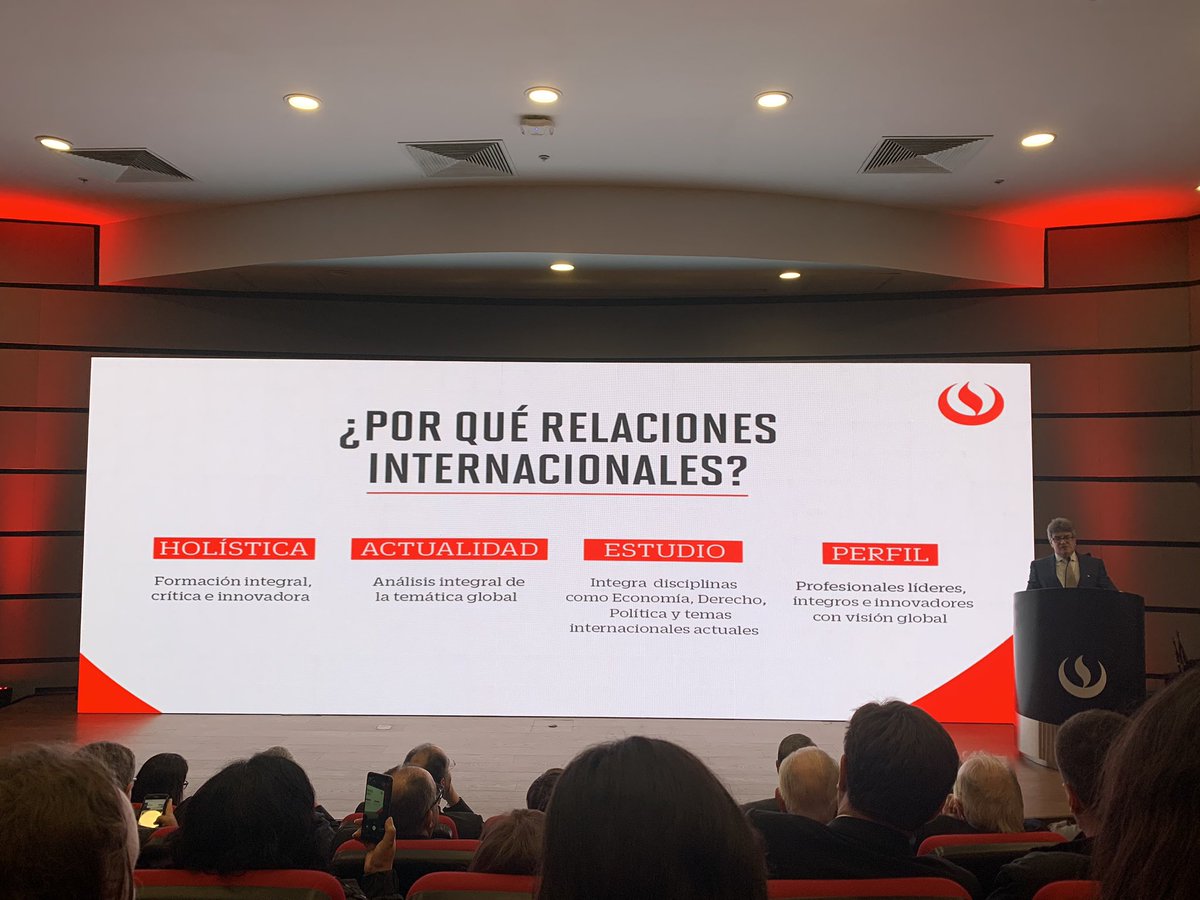 UPCedu's tweet photo. Luis García-Corrochano, Decano de la Facultad de Derecho:“Buscamos profesionales líderes innovadores para esta carrera multidisciplinaria e internacional.” #RelacionesInternacionales #ExígeteUPC #InnovaUPC https://t.co/OgzfEQkhUa