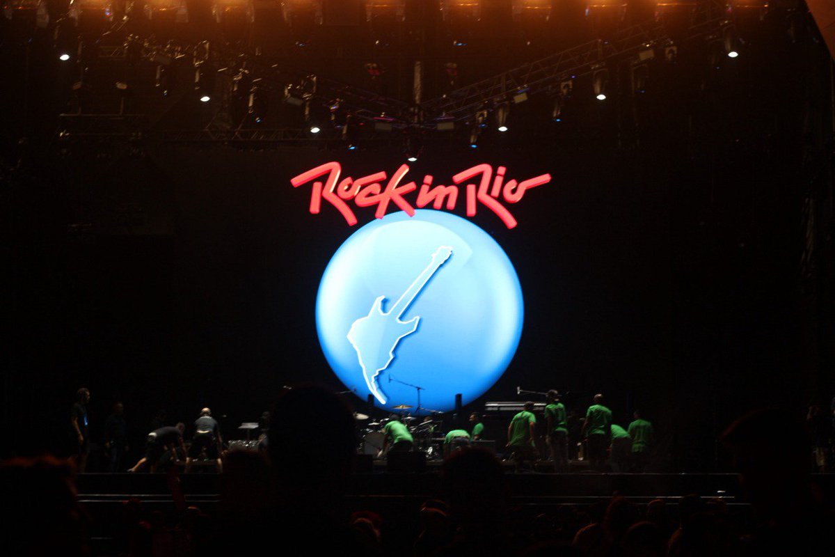brasilstage's tweet photo. Amanhã completa uma semana da icônica reta final do Rock In Rio. Nós do Brasil Stage marcamos ponto lá no festival nos dias 03, 04 e 06 de outubro. Então acessa o site aí e comece ler a primeira parte da retrospectiva #BrasilStage no #RockInRio! Confira: https://t.co/Uq7otSPEmN https://t.co/NLj1J7ghSR