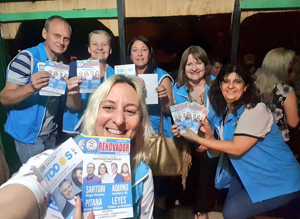 mariluleverberg's tweet photo. Repartiendo votos #CortaConCorta @alferdez presidente!

Diputados Nacionales por Misiones @SartoriDiegoH @ivonneaqui 

Recorriendo Loma Porá #Oberá 

@ADOMIS_Misiones @passalacquaok @herrerayflia 

@graciela_iba @CpMonik @Gladisbangel @alevillamea @HildaEsterRadtk @HedmanOmar https://t.co/piWHl0vQr7