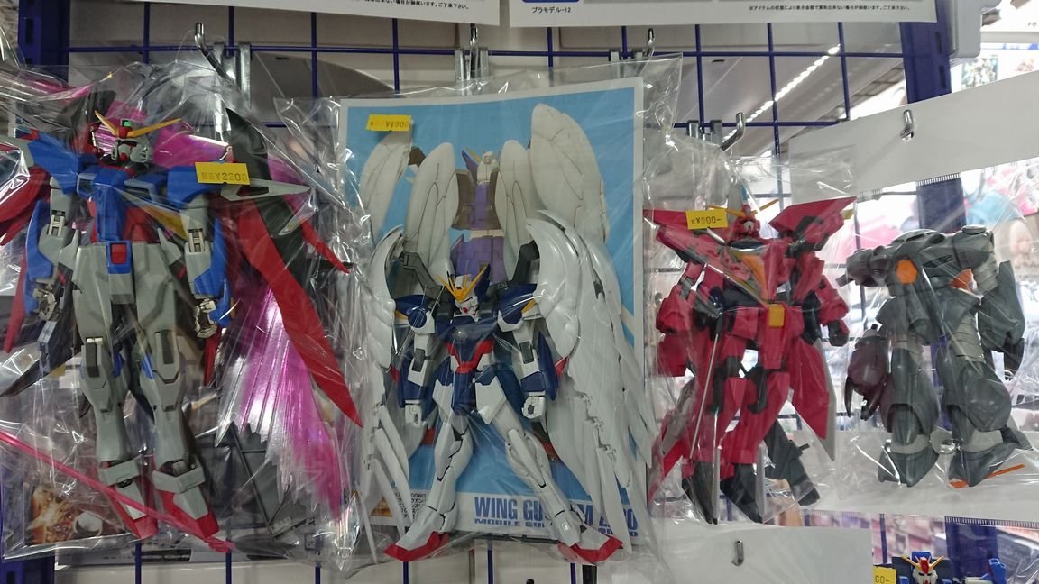 久しぶりのツイート、担当Nです 買取が盛況でしてガンプラの組み立て