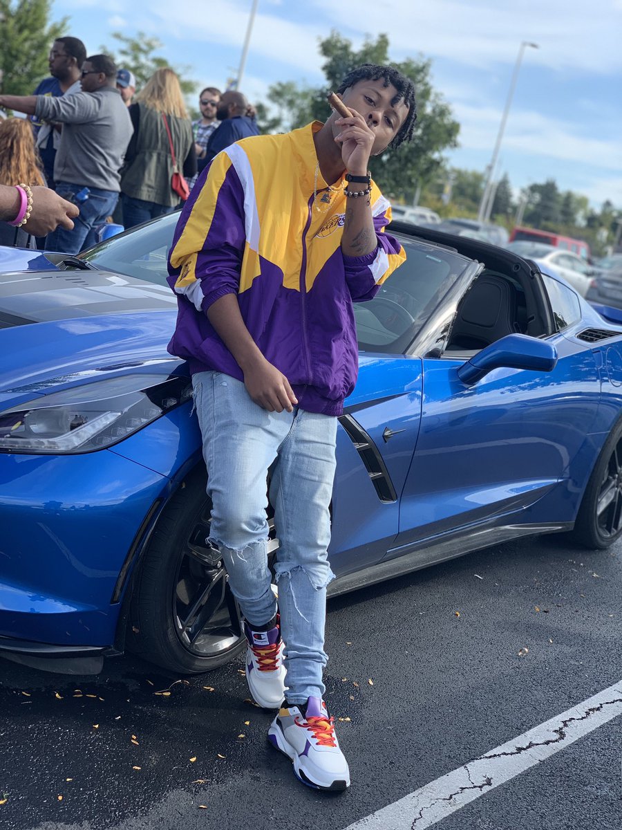 kidvicious__'s tweet photo. comin' up as a nigga in the cash game...  i'm livin' in the fast lane 💰🏁#nawfr https://t.co/2viXJWt6Ob