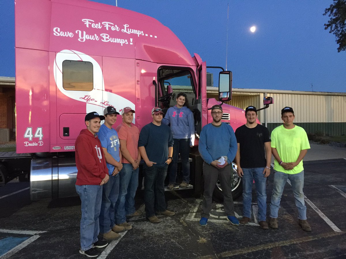 Heartland_Ctr's tweet image. Looks like a pretty awesome first ever CDL class don’t they? Great student and parent mtg tonight that had 3 employers taking $50,000 driving jobs right out of high school.
