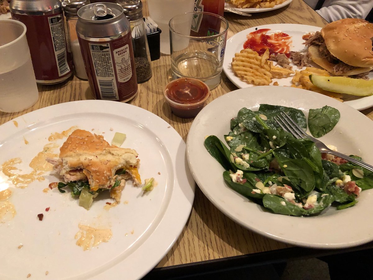 dbogs16's tweet image. Last supper! Gonna miss this place! #Bigelos #eville