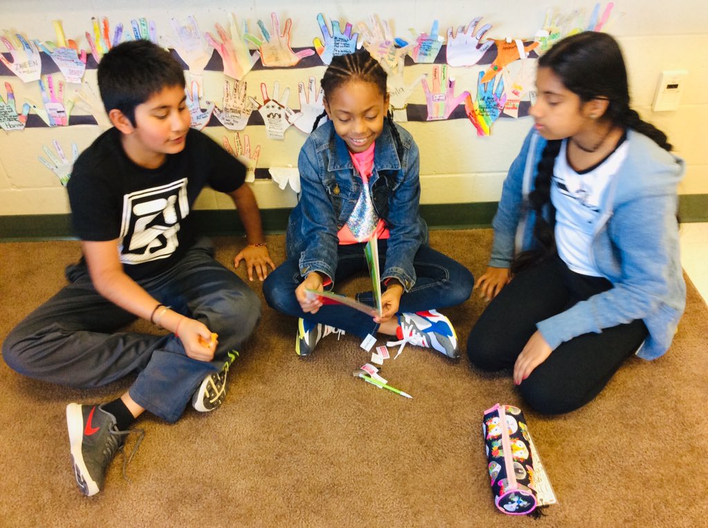MmeHoorpah's tweet photo. Grade 4 students intently reading their book and figuring out how to put together their first French skit of the year #presentationorale #enfrançais #frimm #frenchimmersion #fsl @RidgewoodROARZ @Daddison7 https://t.co/Y6LKPvfUBc