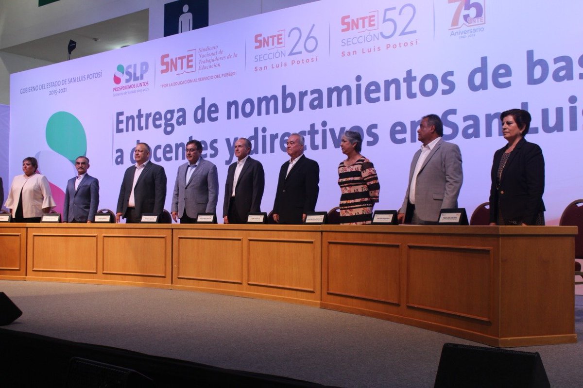 SnteNacional's tweet photo. #SNTEunoAuno 👩‍🏫👨‍🏫

#Entérate ♦️ Brinda #SNTE certeza laboral a 3 mil 795 agremiados #SanLuisPotosi con plaza definitiva 👉En curso basificación ✔️ Alfonso Cepeda Salas

#PalabraDeMaestro ✅
#PalabraCumplida ✅

#FelizMiercoles México #FelizMiercoles CDMX #RAI2019 Edomex #RT AMLO https://t.co/vvt5KMzmHd