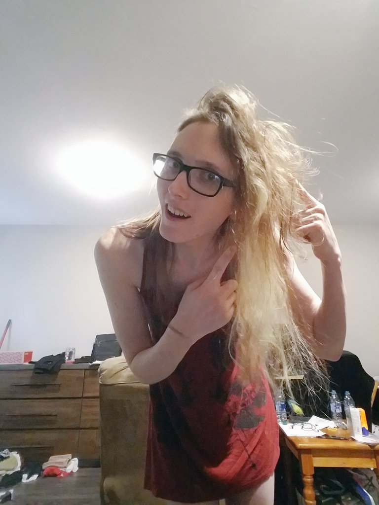 Kittasterisk's tweet image. Busted my lip at work and my hair is a nightmare but don't care !!  ^-^ living my best life having a great time !!  Am i doing this whole Twitter thing right ??  #selfies and #moreselfies
