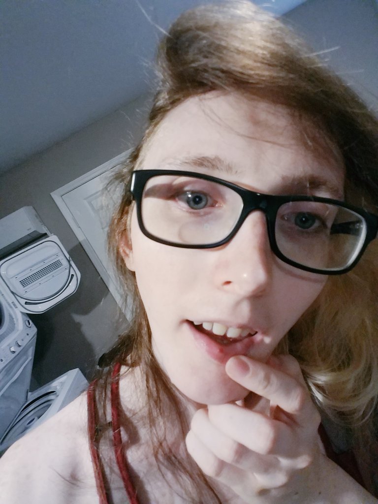 Kittasterisk's tweet image. Busted my lip at work and my hair is a nightmare but don't care !!  ^-^ living my best life having a great time !!  Am i doing this whole Twitter thing right ??  #selfies and #moreselfies
