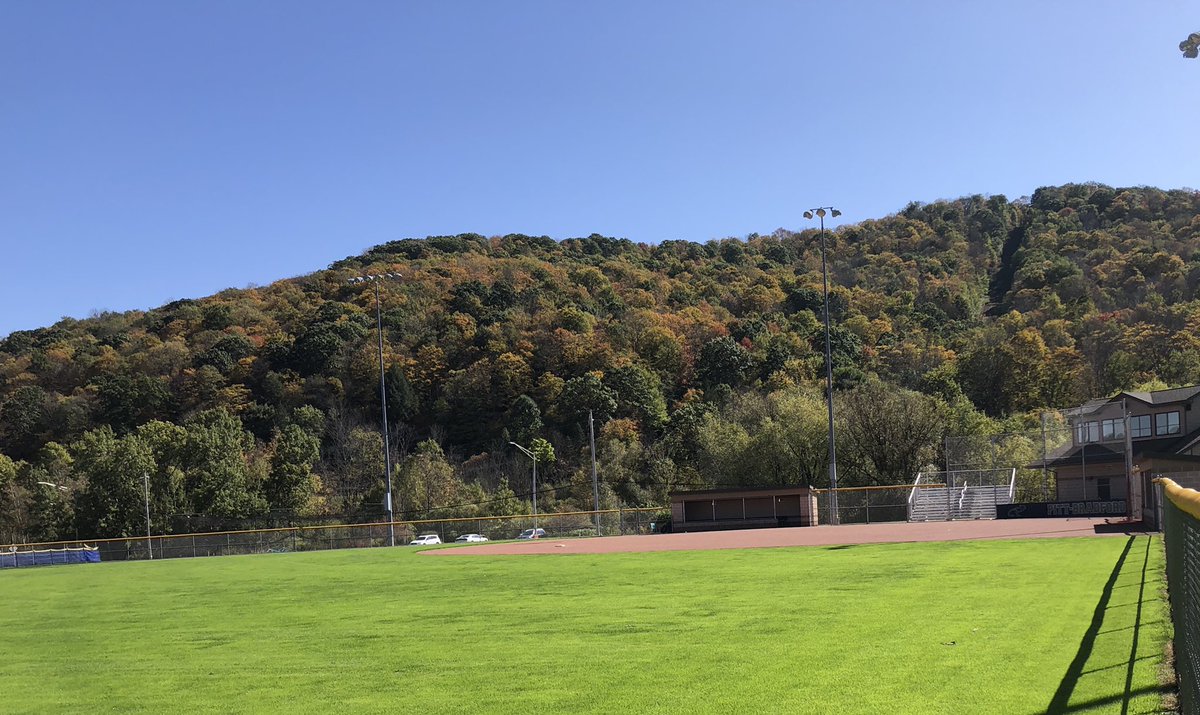 UPBSoftball's tweet image. Love this view!  #upbsb #fallviews