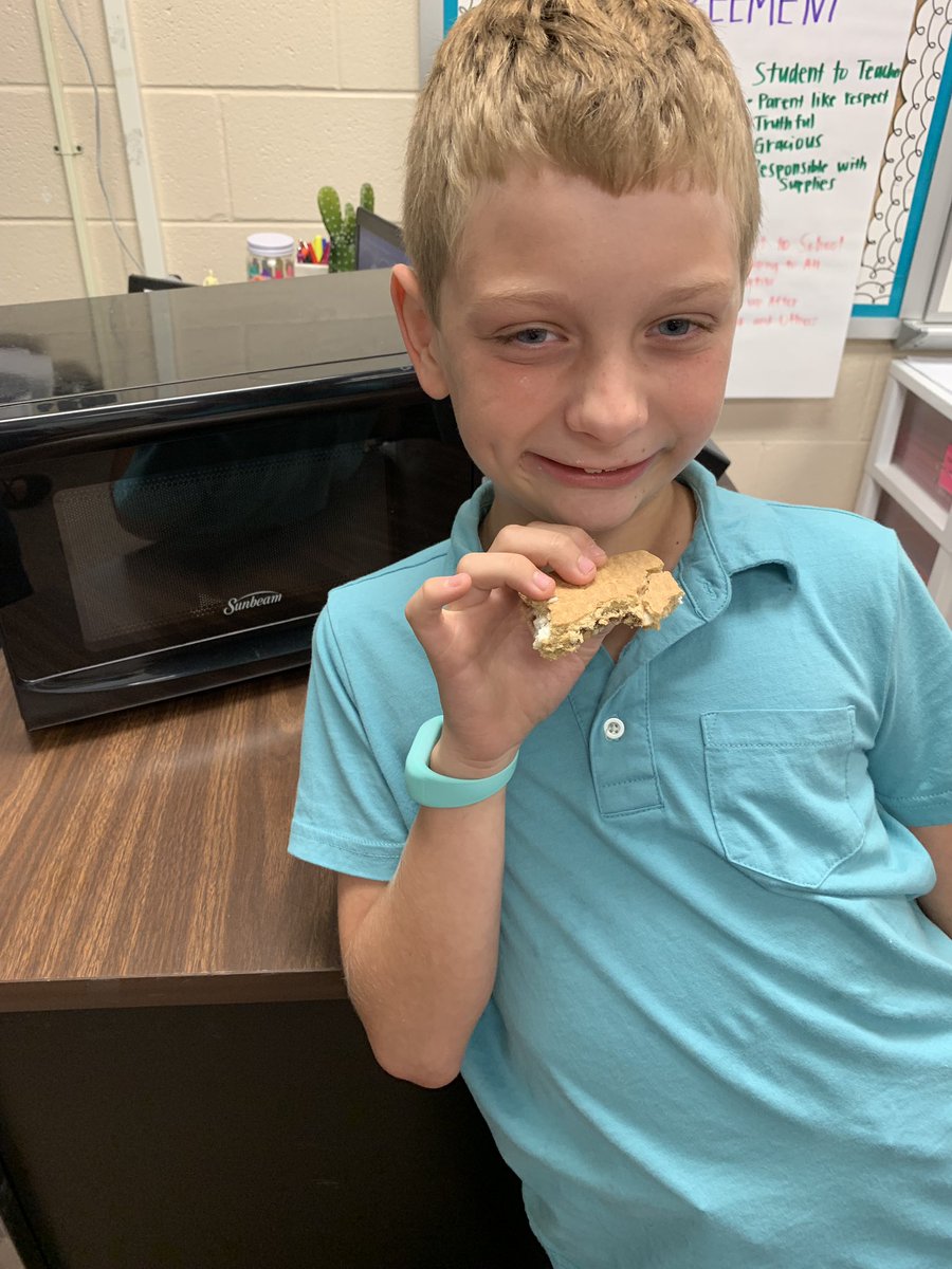 MrsManshack's tweet image. Science experiments are {s’more} fun when you get to eat them afterwards! 😋We explored the different forms of energy by creating  s’mores ovens! #CISDScienceRocks