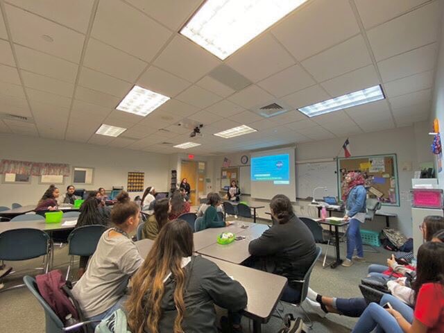 GirlsOfTech's tweet photo. thank you to those who came to our second general meeting💗 #girlsoftech https://t.co/LRlT3SxjRy