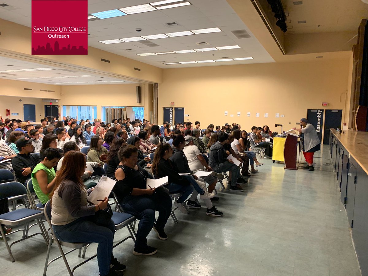 sdcityoutreach's tweet photo. @sandiegocitycollege #ReachFamily out at #MorseHighSchool for the 2019 parent senior night!
#CityBound #CityMorseConnected #CityVida #CityLife #CityWorks #CityImpact #CityInsight #BeCity https://t.co/XcAev02C4q